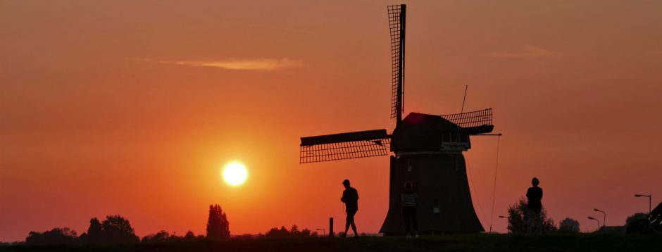 Zonsondergang bij een molen