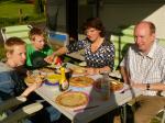 Buiten in de zon pannenkoeken eten!