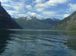 2008-07-20-144715 zicht vanaf Geirangerfjord op Blafjellnibba