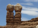 0580 Onderweg naar Monument Valley Twin Rocks